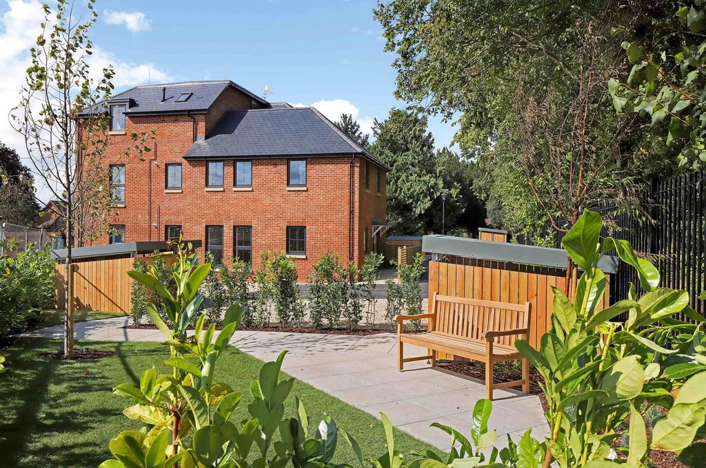 2 bed flat for saleThe Old Police House, Station Road, Alresford SO24