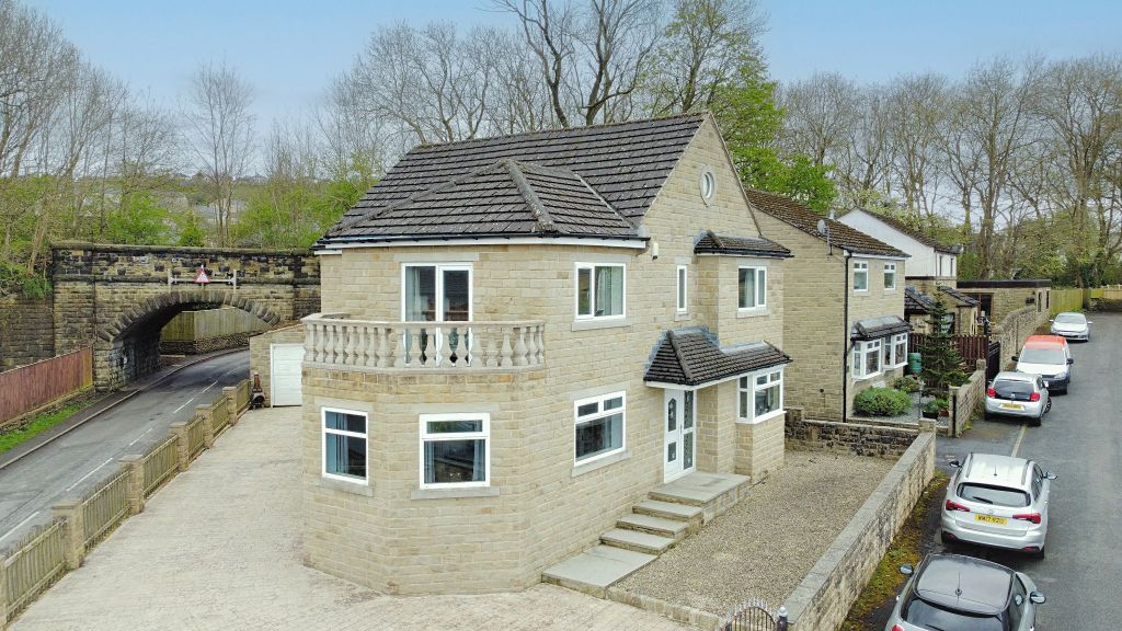 4 bed detached house for saleWindhill Old Road, Bradford BD10