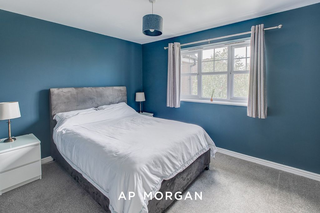 Additional image 9 of 2 bed flat for saleRailway Walk, Bromsgrove, Worcestershire B60