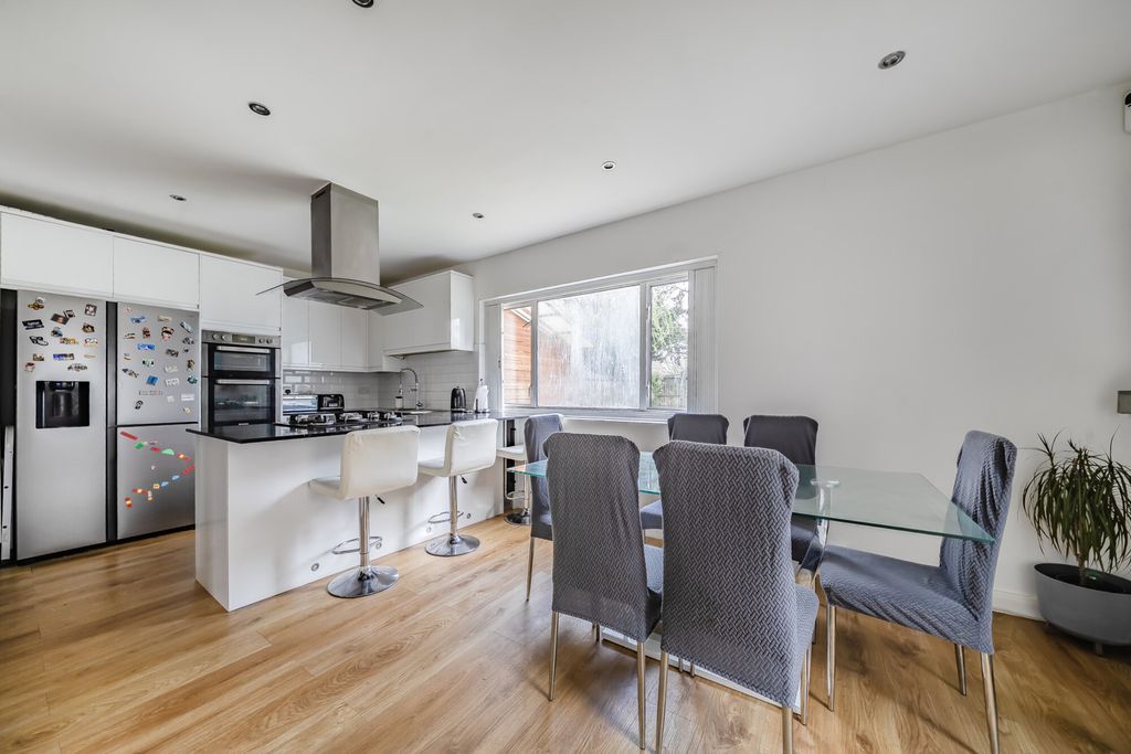 3 bed flat for saleCroydon Road, Beckenham BR3 photo 5