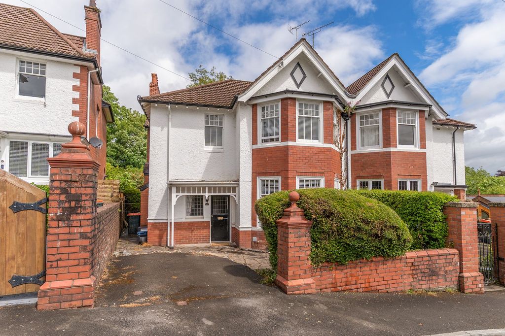 4 bed semi-detached house for saleFields Park Avenue, Newport NP20