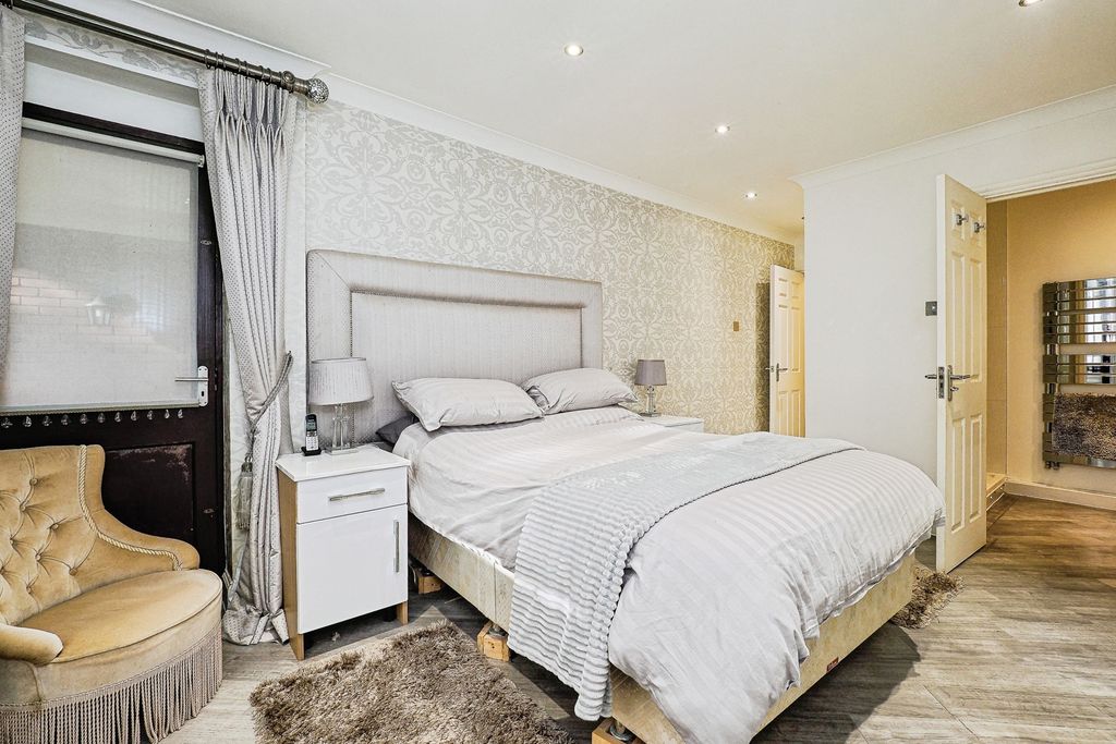 Additional image 19 of 2 bed flat for saleRidgemont Place, Parkstone Avenue, Hornchurch, Essex RM11