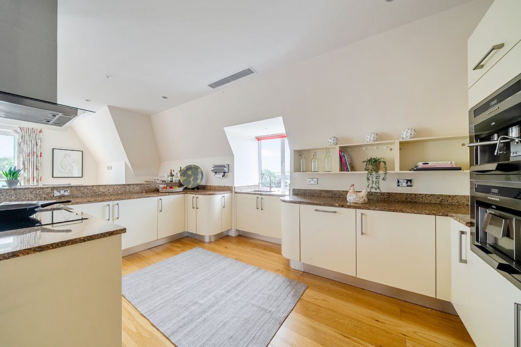 Additional image 21 of 3 bed flat for saleKemerton Road, Beckenham BR3