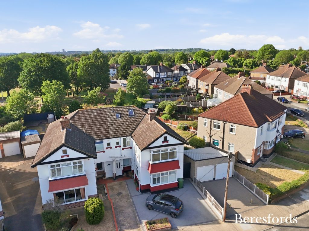 Additional image 2 of 3 bed maisonette for saleTudor Drive, Gidea Park RM2