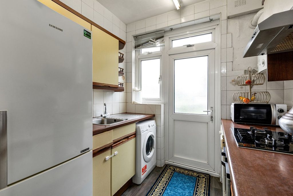 Additional image 5 of 3 bed terraced house for saleWakemans Hill Avenue, London NW9