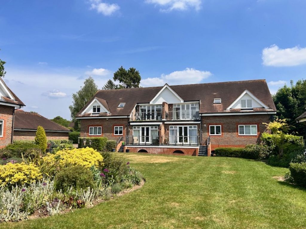 2 bed flat for saleAndrews Reach, Bourne End SL8