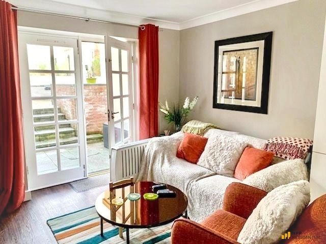 1 bed flat for saleRoyles Square, Alderley Edge SK9