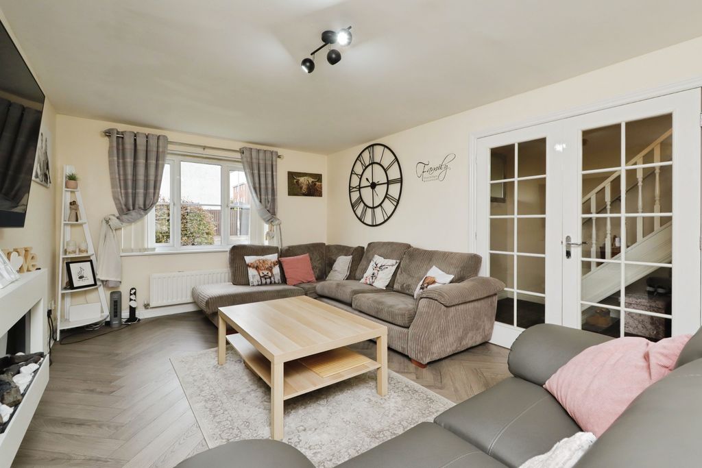 5 bed detached house for saleLinkwood Road, Airdrie ML6 photo 3