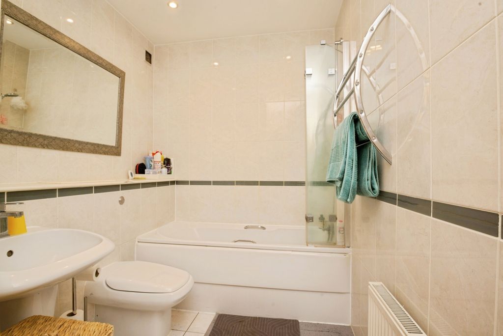 Additional image 11 of 3 bed town house for saleTaliesin Court, Chandlery Way, Cardiff CF10