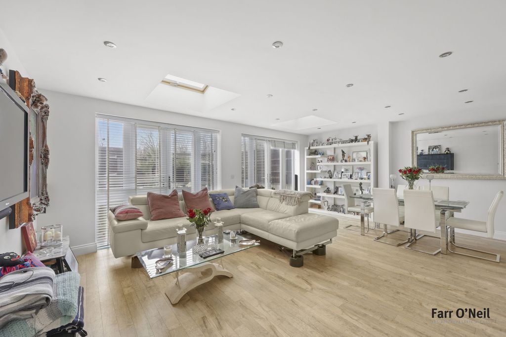 Additional image 14 of 3 bed end terrace house for salePalmerston Road, Buckhurst Hill IG9
