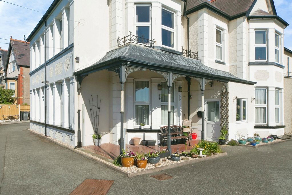 Additional image 11 of 2 bed flat for saleQueens Road, Old Colwyn, Colwyn Bay, Conwy LL29