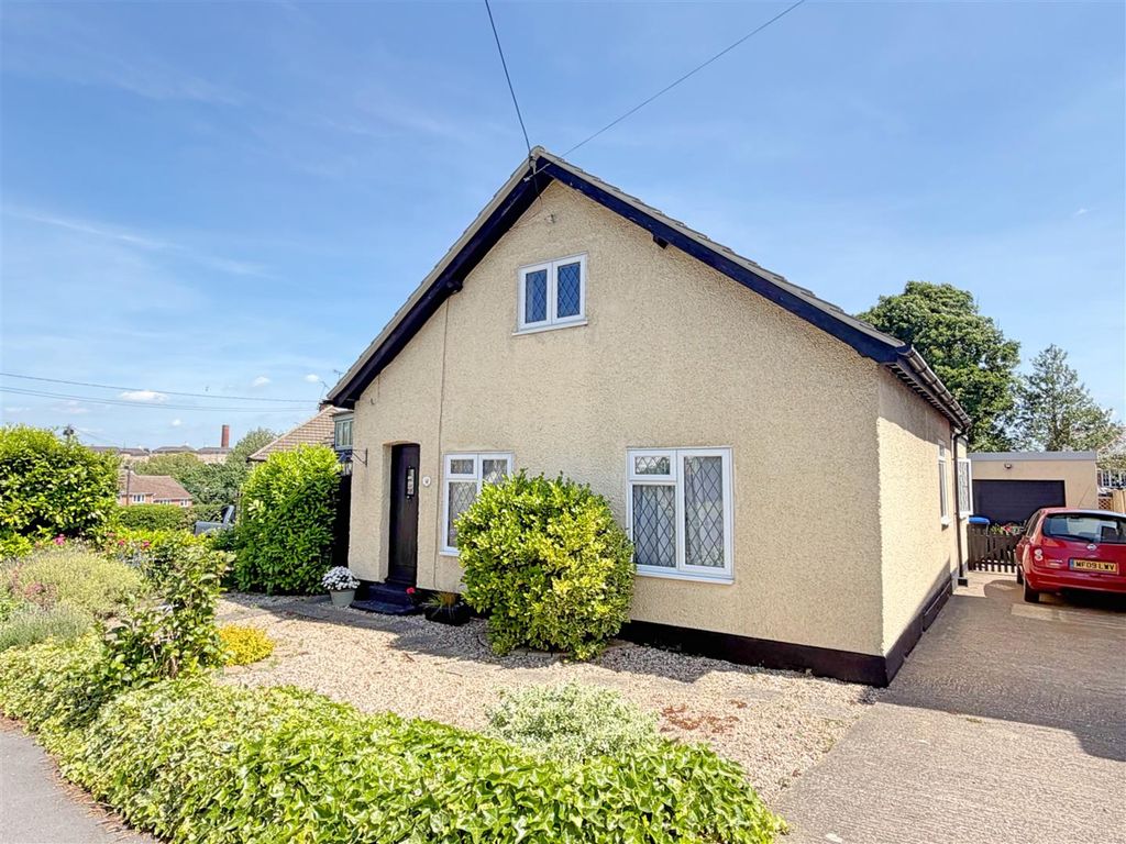 2 bed detached bungalow for saleSkitts Hill, Braintree CM7