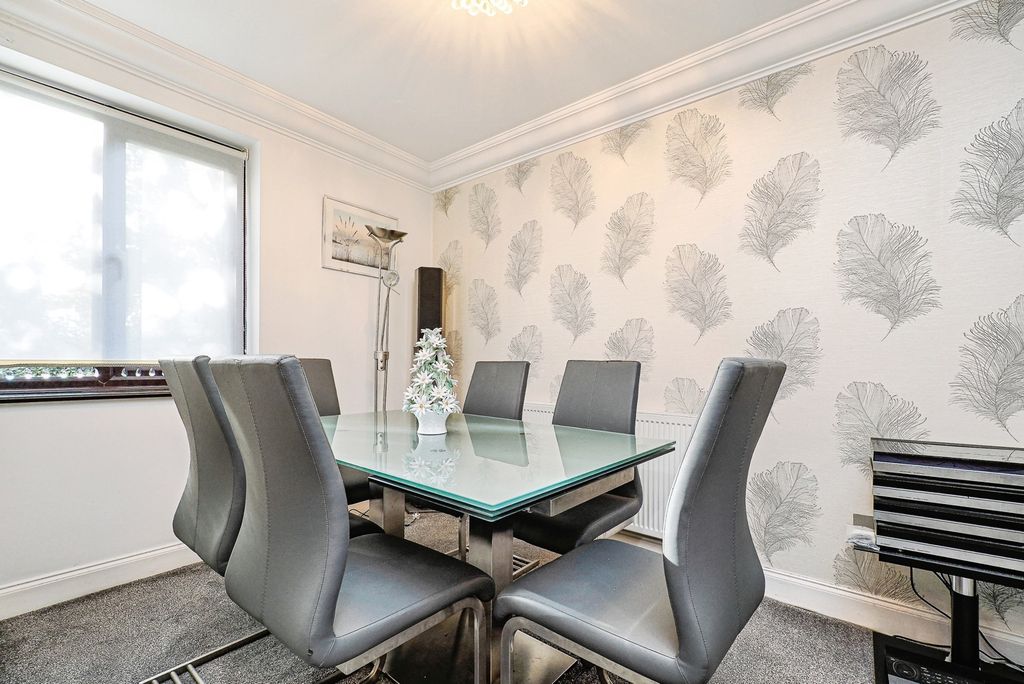 Additional image 10 of 2 bed flat for saleRidgemont Place, Parkstone Avenue, Hornchurch, Essex RM11