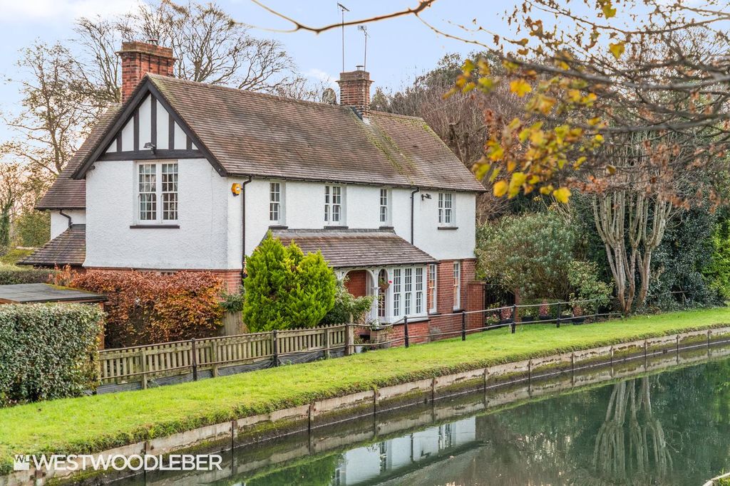 4 bed detached house for saleStation Road, Broxbourne EN10