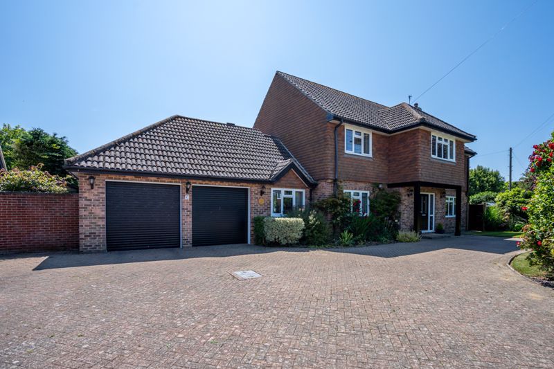 5 bed detached house for saleCrossbush Road, Bognor Regis PO22 photo 2