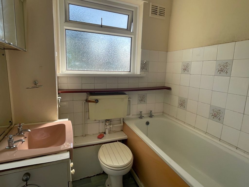 Additional image 9 of 2 bed flat for saleWye Crescent, Bettws, Newport NP20