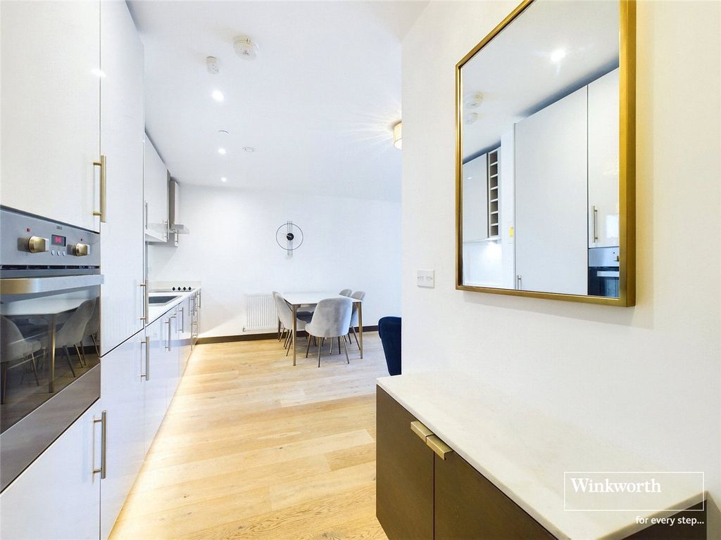 2 bed flat for saleRiverside View, 5- 9 Berkeley Avenue, Reading, Berkshire RG1 photo 4