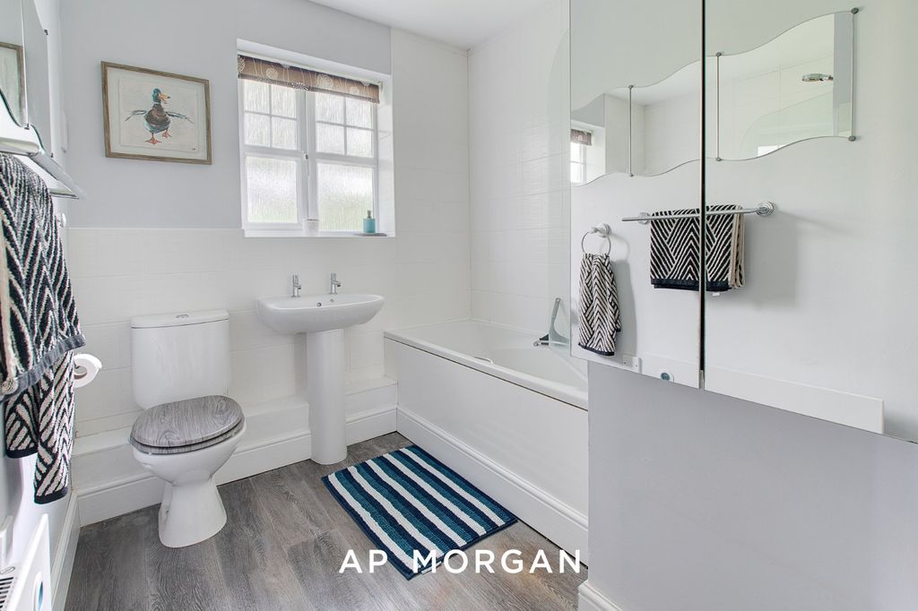 Additional image 10 of 2 bed flat for saleRailway Walk, Bromsgrove, Worcestershire B60