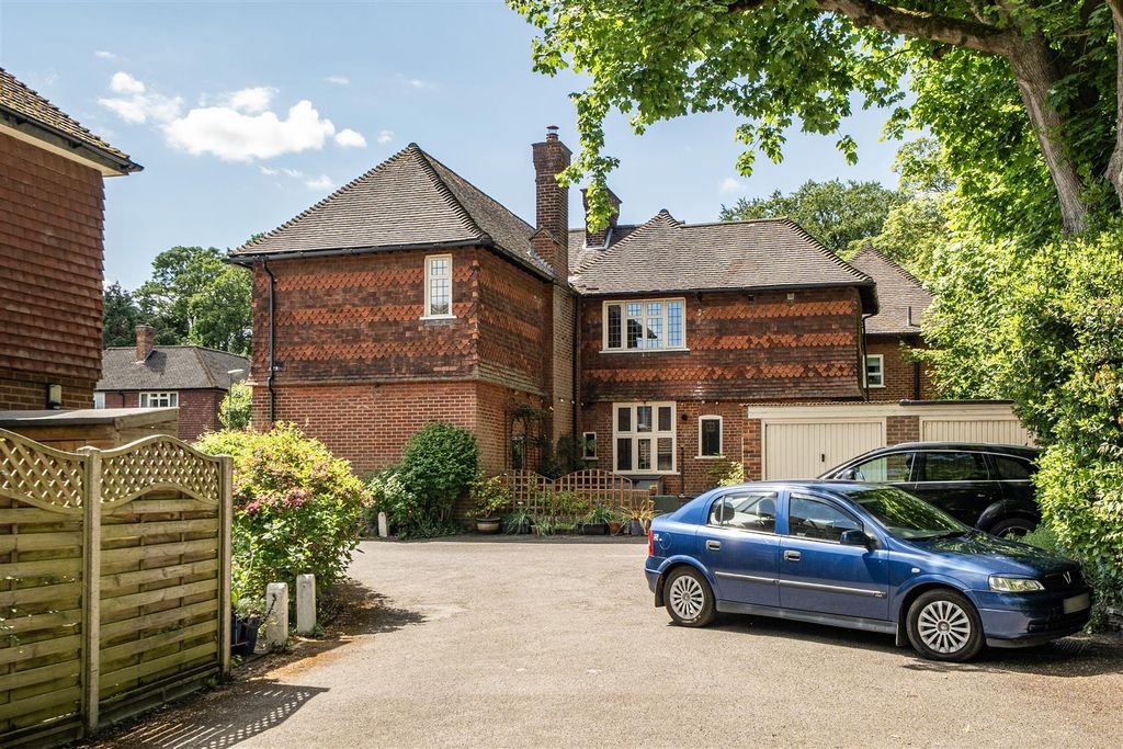 Additional image 23 of 3 bed flat for saleWinkworth Place, Banstead SM7