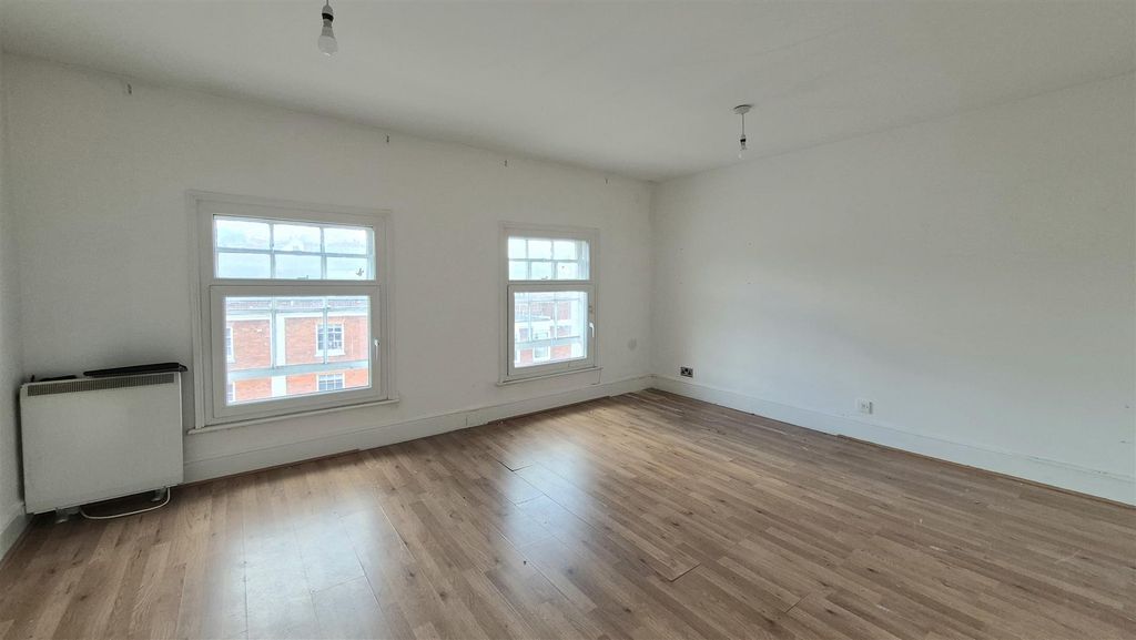 1 bed flat for saleMarket Square, Buckingham MK18 photo 3