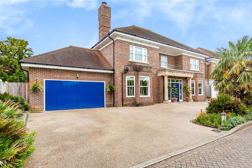 4 bed detached house for saleLatham Place, Upminster RM14