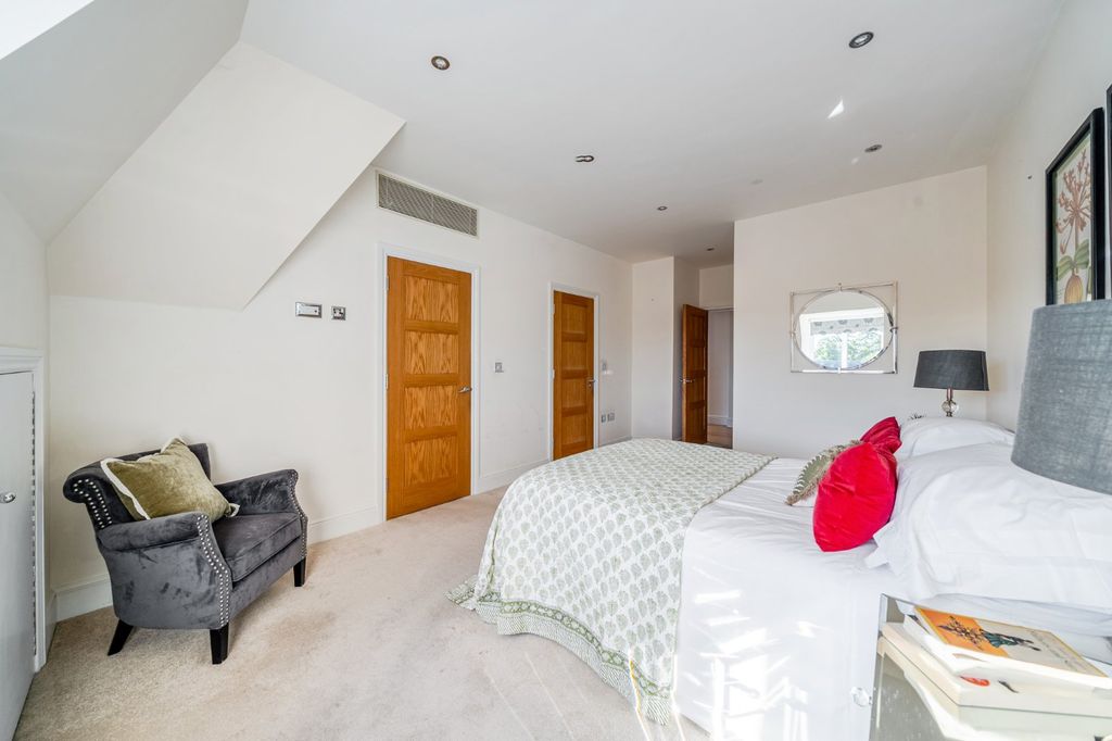 Additional image 11 of 3 bed flat for saleKemerton Road, Beckenham BR3