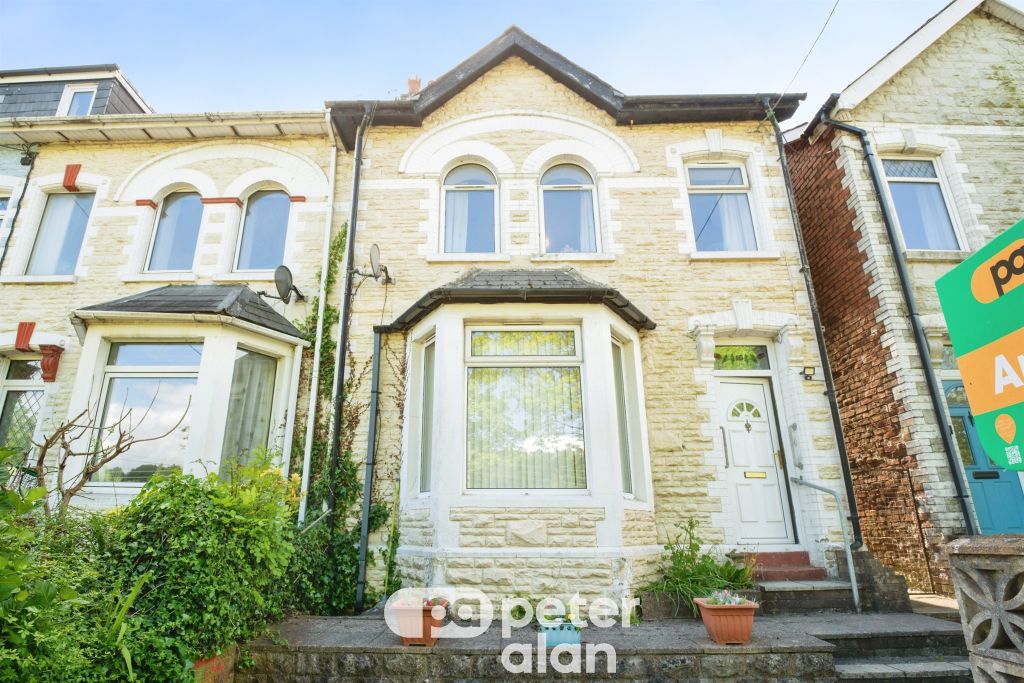 3 bed semi-detached house for saleGroveside Villas, Pontypool NP4