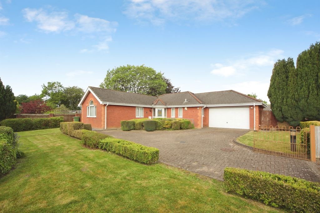 3 bed detached bungalow for saleBirchwood Gardens, Bedwas, Caerphilly CF83