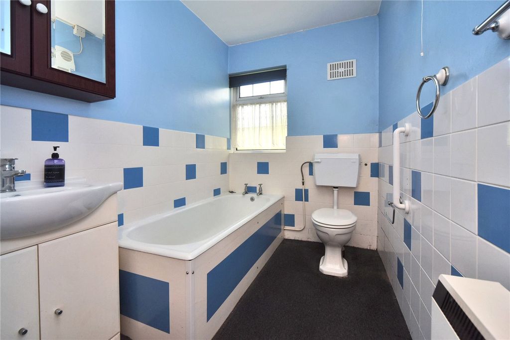 Additional image 7 of 2 bed flat for saleAvenue Road, Banstead, Surrey SM7