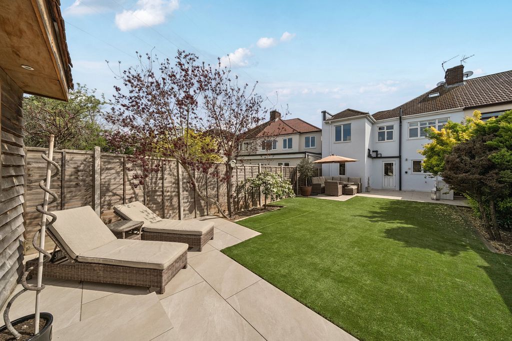 Additional image 3 of 4 bed semi-detached house for salePenhill Road, Bexley, Kent DA5
