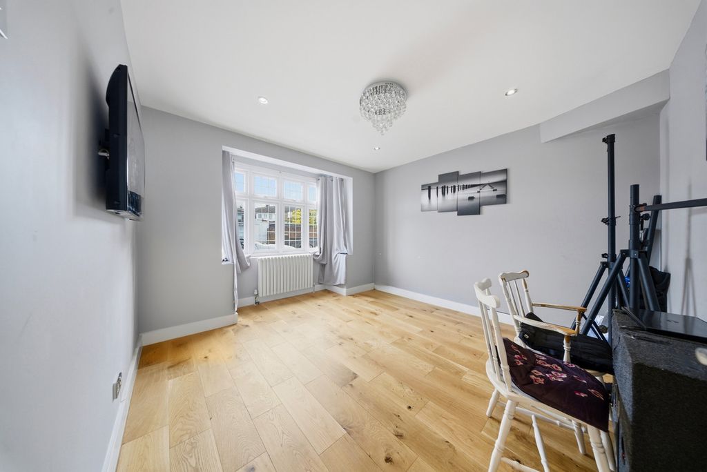 Additional image 10 of 5 bed semi-detached bungalow for saleHadley Road, Belvedere DA17