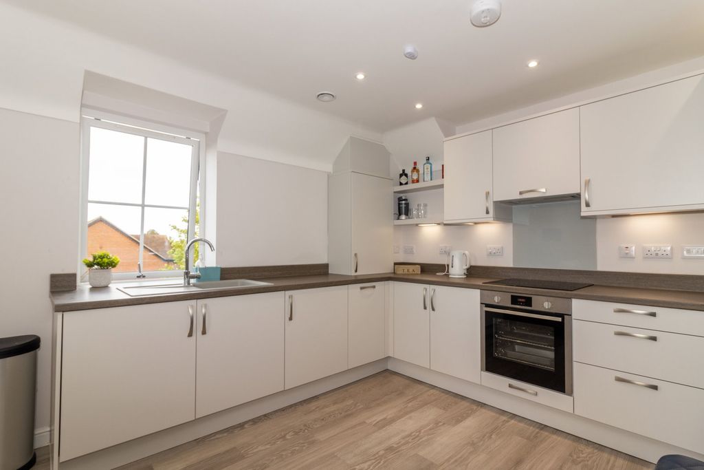 Additional image 6 of 2 bed flat for saleThe Old Police House, Station Road, Alresford SO24