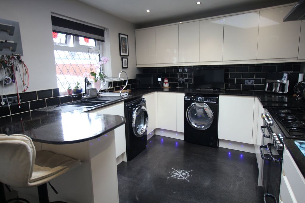 Additional image 6 of 3 bed bungalow for saleSecond Avenue, Caerphilly CF83