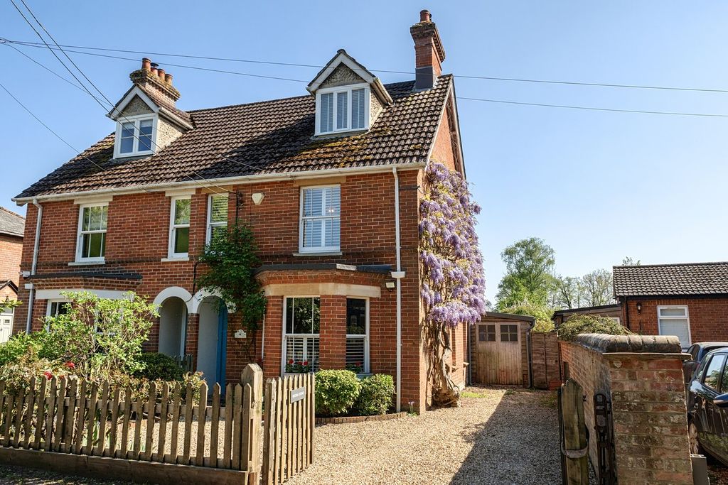 4 bed semi-detached house for saleBalmer Lawn Road, Brockenhurst SO42