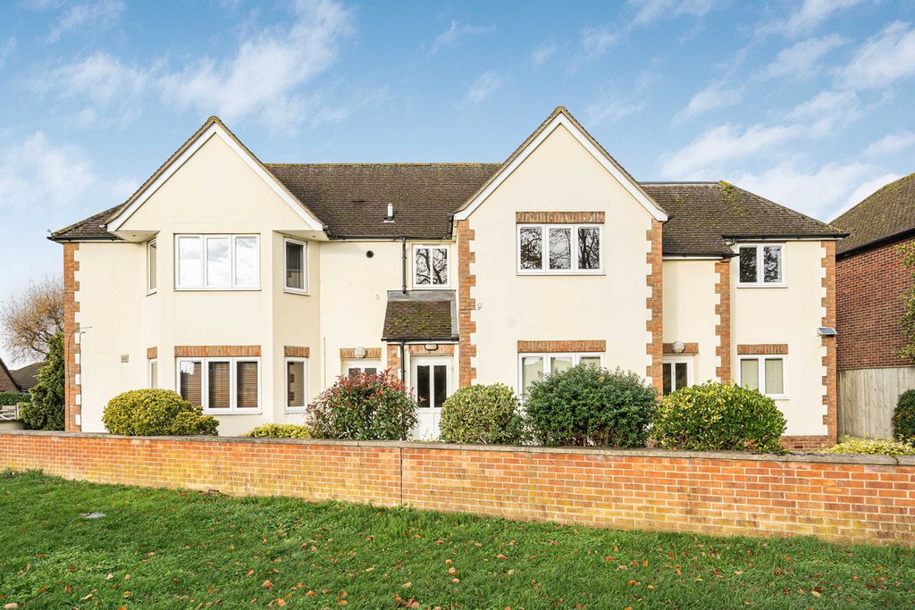 2 bed flat for saleBuckingham Court, Bicester OX26