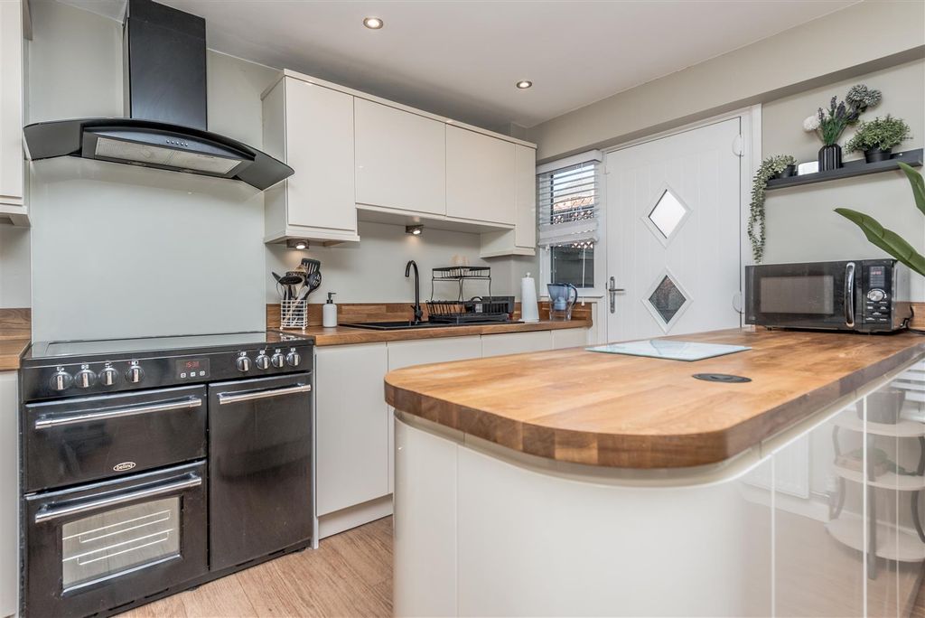 Additional image 3 of 3 bed town house for saleCliffe Park Drive, Wortley, Leeds LS12