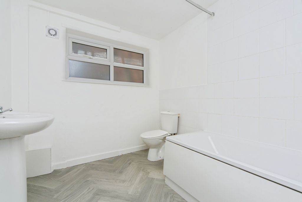 Additional image 7 of 3 bed flat for saleMostyn Road, Colwyn Bay, Conwy LL29