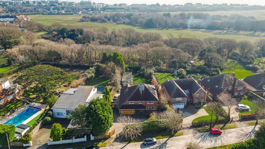Additional image 13 of 4 bed detached house for saleClavering Walk, Cooden, Bexhill-On-Sea TN39