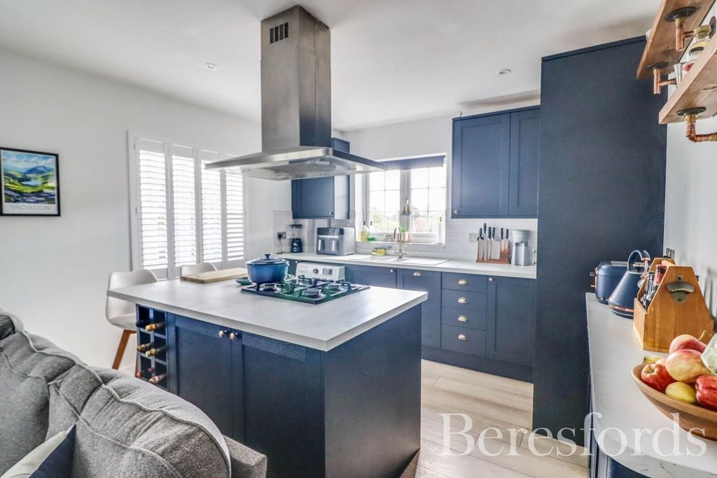 2 bed flat for salePanfield Lane, Braintree CM7 photo 3