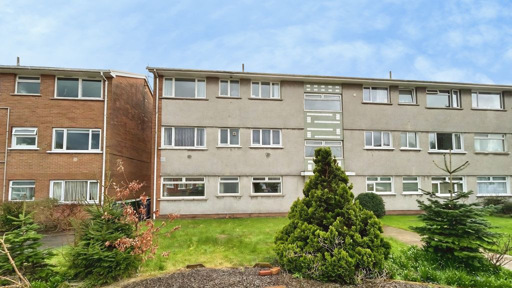 2 bed flat for saleClos Hendre, Rhiwbina, Cardiff CF14