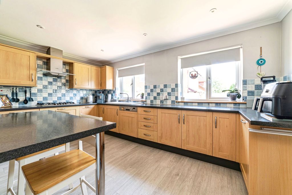 Additional image 4 of 4 bed detached house for saleSandpiper Way, Basingstoke RG22