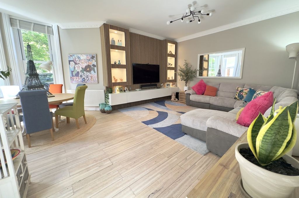3 bed flat for saleCavendish Road, Dean Park, Bournemouth BH1 photo 4