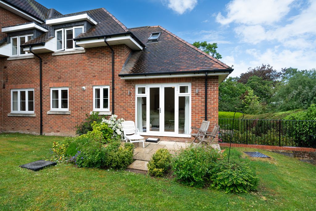 Additional image 20 of 2 bed flat for saleChesham Road, Berkhamsted HP4