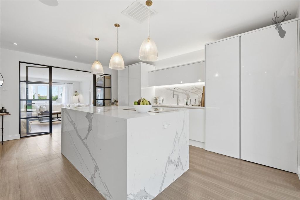 Additional image 13 of 4 bed detached house for saleRussell Road, Buckhurst Hill IG9
