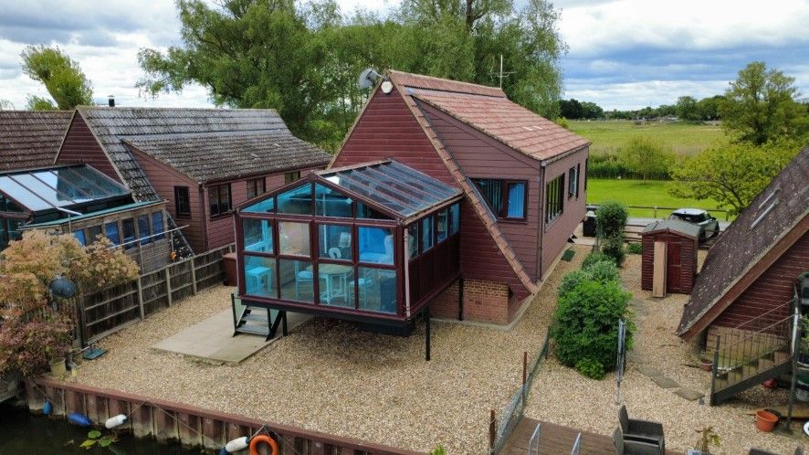 3 bed flat for sale103 Lakeside, Isleham Marina, Fen Bank, Isleham, Ely, Cambridgeshire CB7