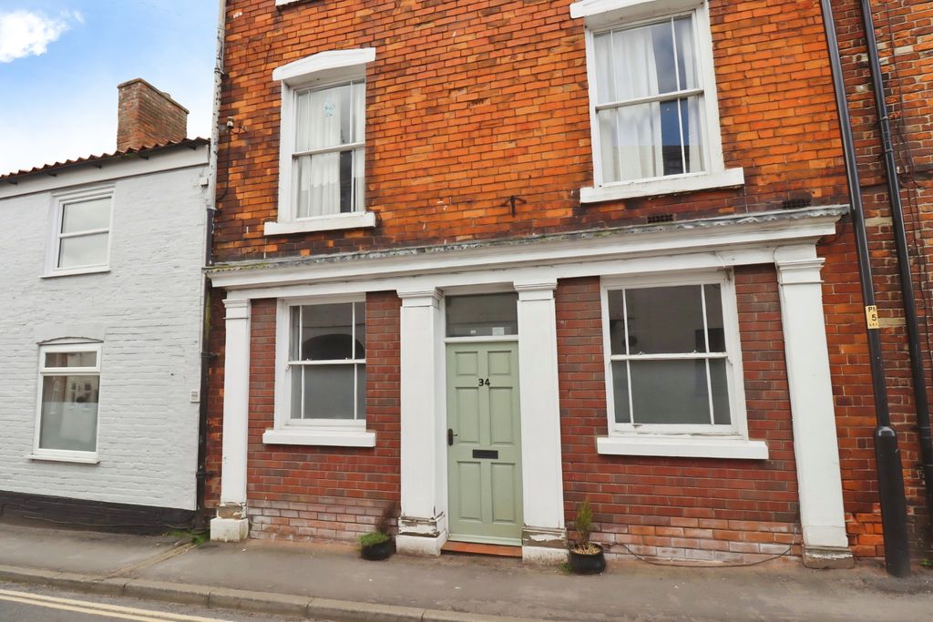 2 bed flat for saleSouth Street, Caistor LN7