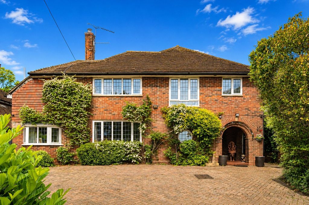 5 bed detached house for saleManor Road, Aldershot, Hampshire GU11