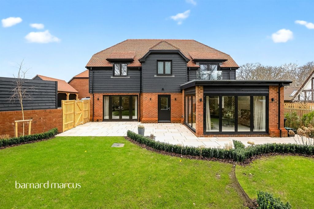 Additional image 29 of 4 bed detached house for saleHuntersfield Farm, Fairlawn Road, Banstead SM7