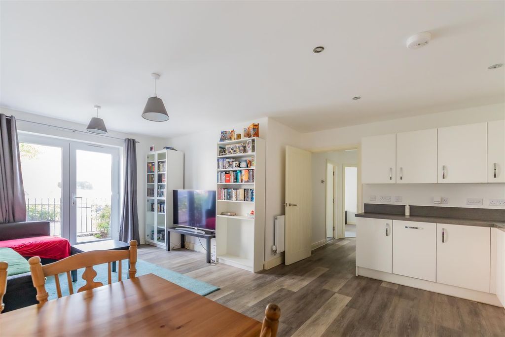 Additional image 4 of 2 bed flat for saleHawthorn House, The Boulevard, Canton, Cardiff CF11