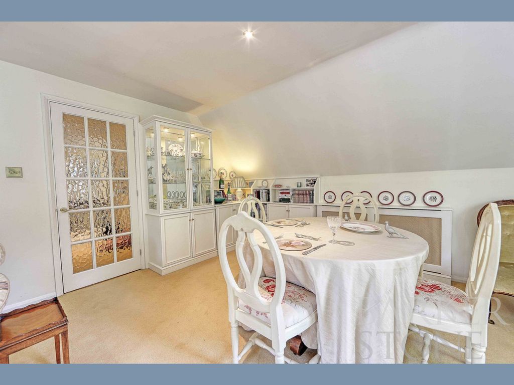 2 bed flat for saleRiversdale, Bourne End SL8 photo 5